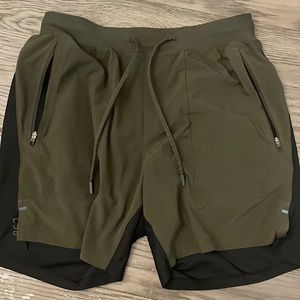 LULU Lemon LTT shorts size medium 7’ Olive Green/ Black No liner